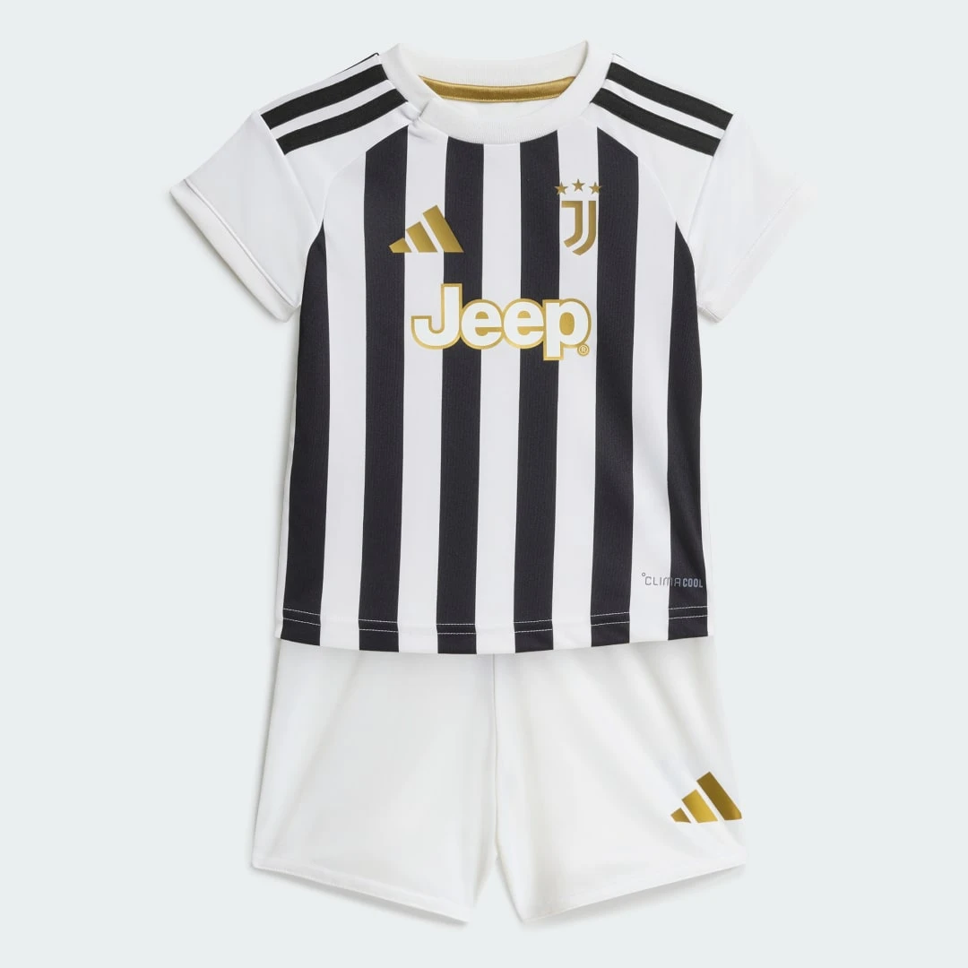 Ensemble complet Juventus Domicile 2026/2027 pour bébé avec maillot rayé blanc et noir, short et chaussettes.