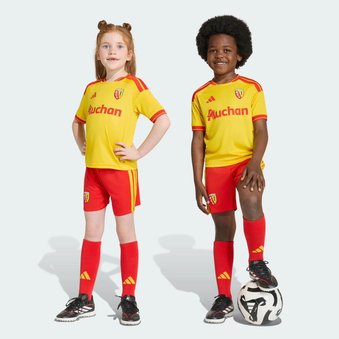 Maillot Adidas jaune et rouge du RC Lens pour enfant, tenue domicile saison 2026/2027.