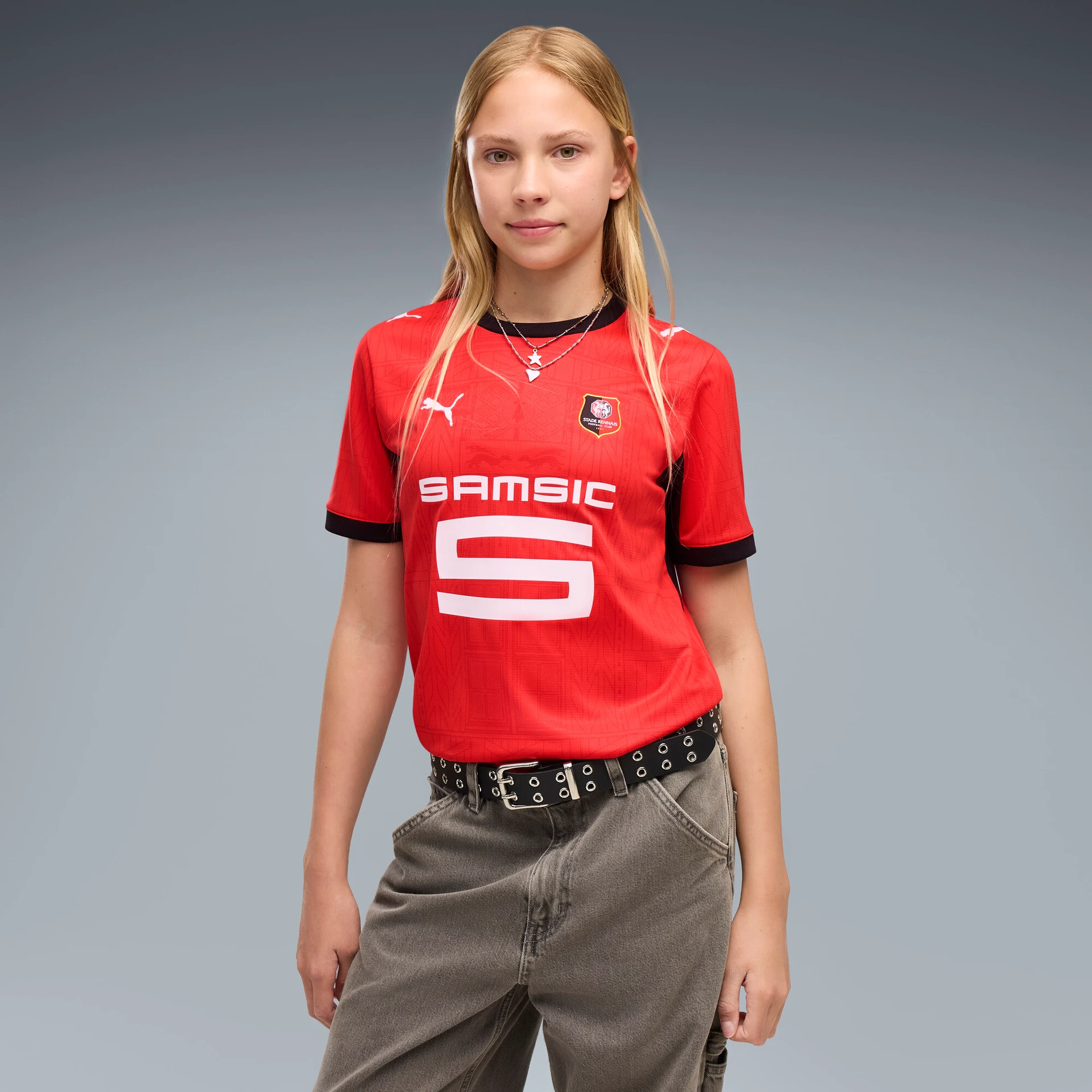 Maillot domicile rouge et noir du Stade Rennais FC pour enfant, saison 2026/2027 par Puma.