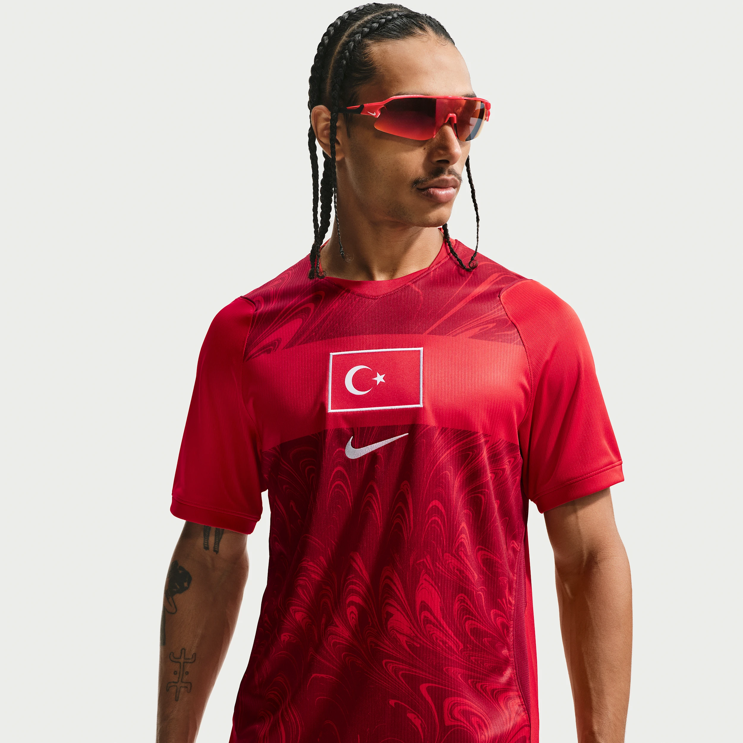 Maillot de football Nike domicile de la Turquie, saison 2026/2027, coloris rouge avec écusson national.