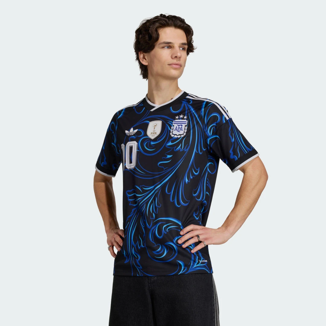Maillot extérieur noir de l'Argentine 2026 floqué Messi #10, marque Adidas avec écusson brodé.