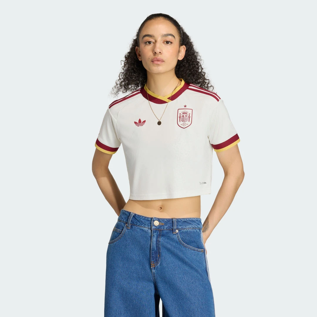 Maillot de football crop top extérieur de l'Espagne saison 2026/2027 coloris blanc par Adidas.