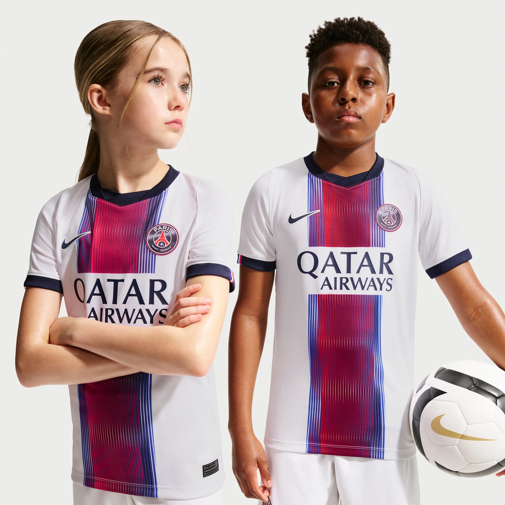 Maillot de foot Nike blanc extérieur du Paris Saint-Germain saison 2026/2027 pour enfant.