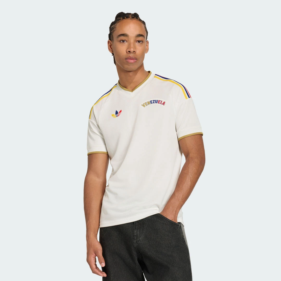Maillot de football blanc extérieur du Venezuela pour la saison 2026 conçu par Adidas.