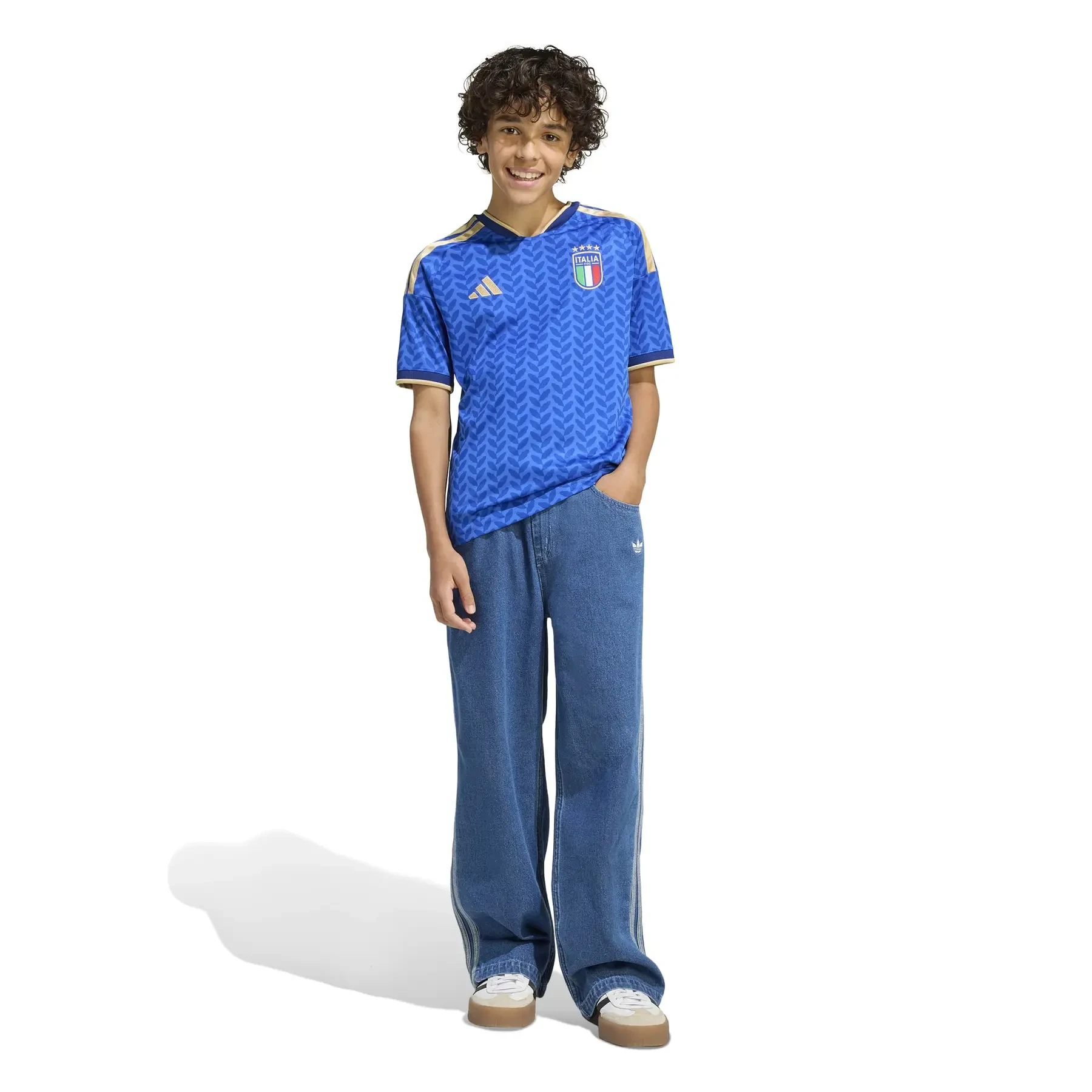 Maillot Italie Domicile 2026 Enfant mannequin en mouvement