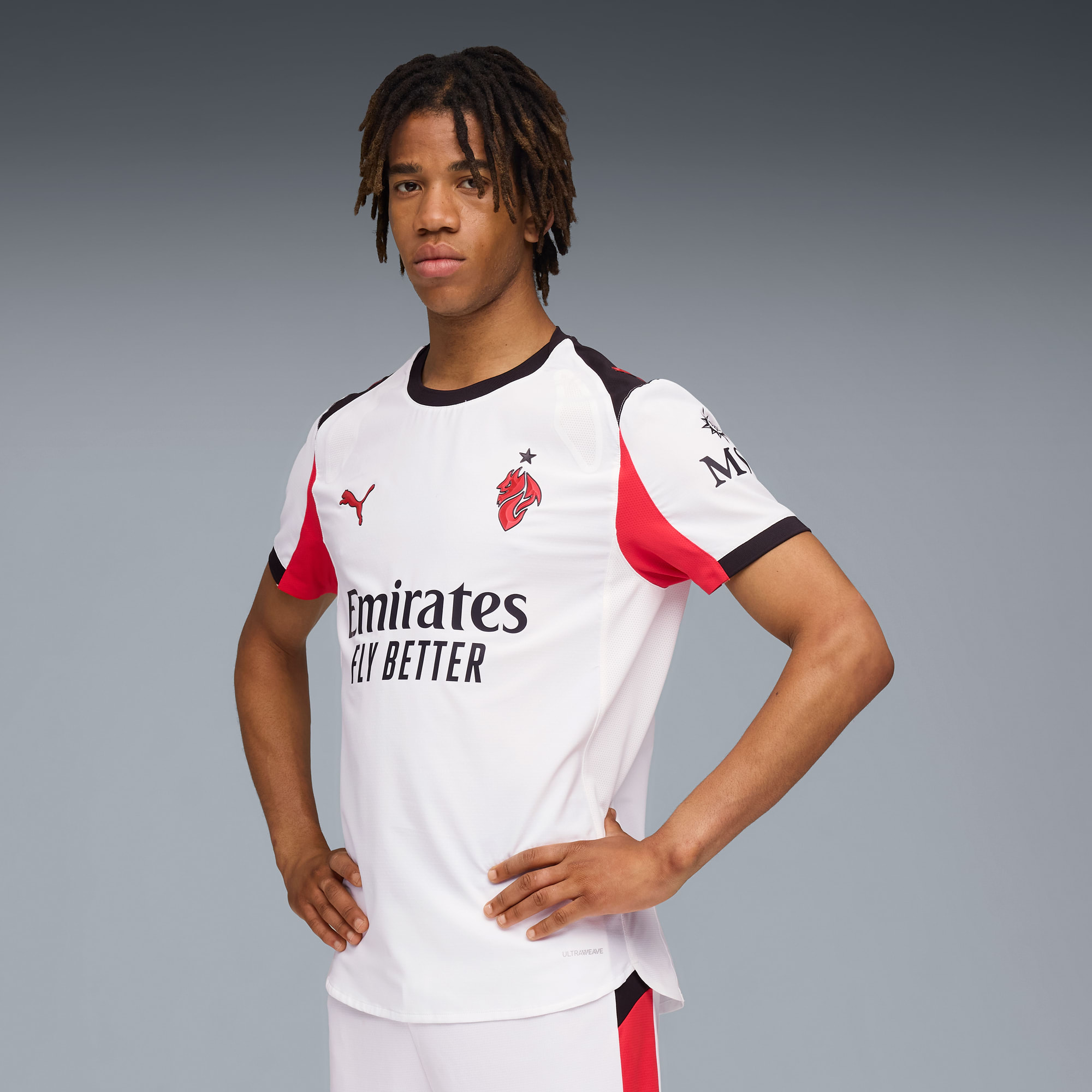 Maillot officiel AC Milan extérieur 2025-2026 blanc et rouge Puma - photo portée
