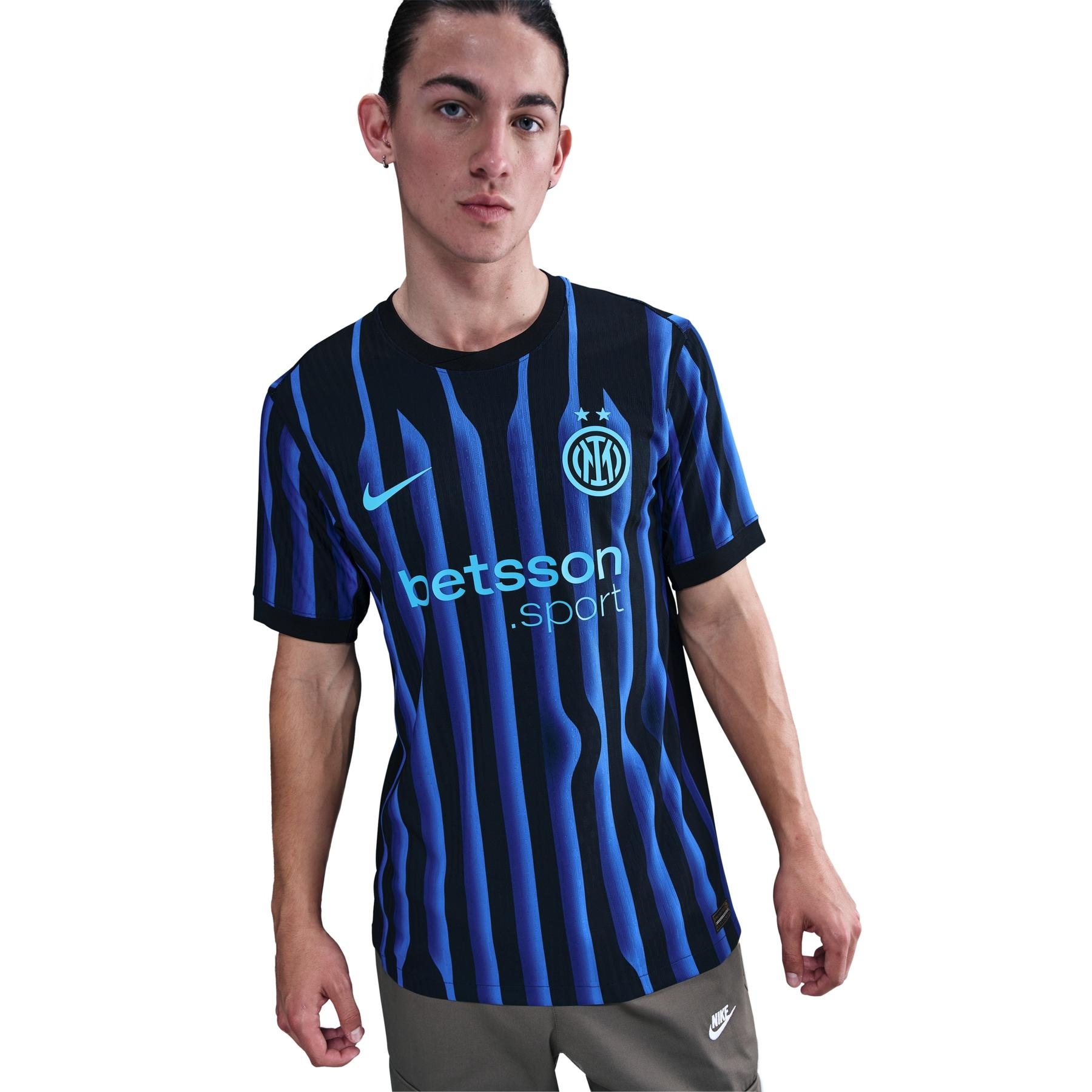 Maillot officiel Inter Milan domicile authentique 2025-2026 bleu et noir Nike - photo portée