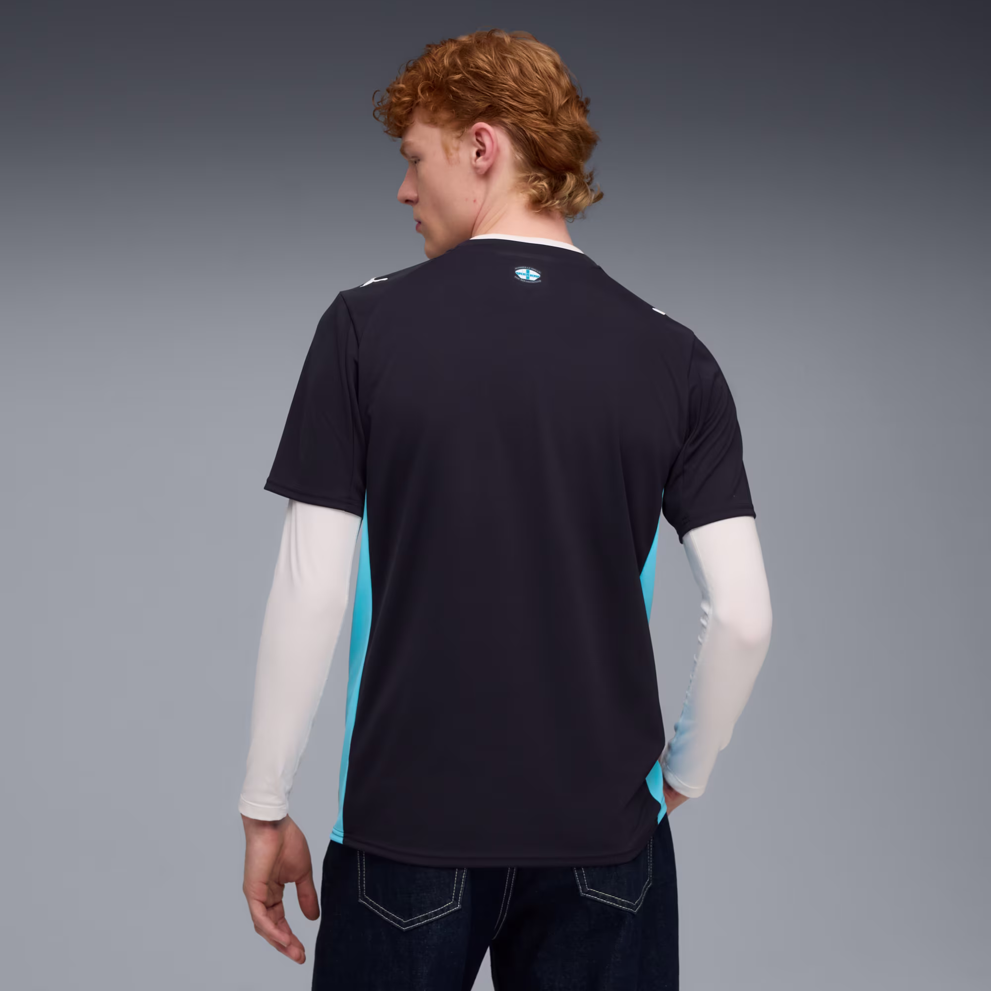 Maillot officiel Olympique de Marseille extérieur 2025-2026 bleu marine et bleu ciel Puma - photo portée 3