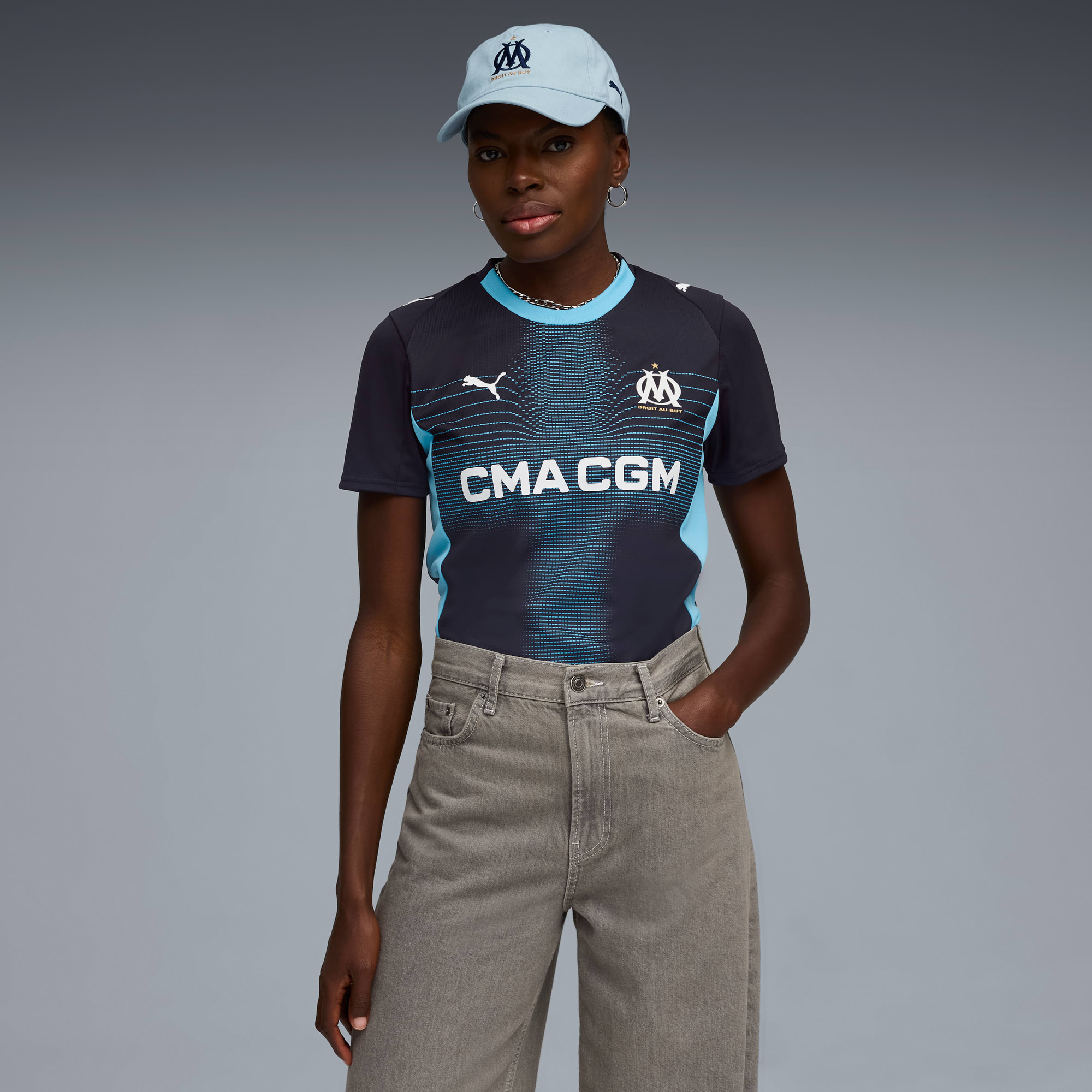 Maillot officiel Olympique de Marseille exterieur 2025-2026 bleu marine et bleu clair Puma - photo portée
