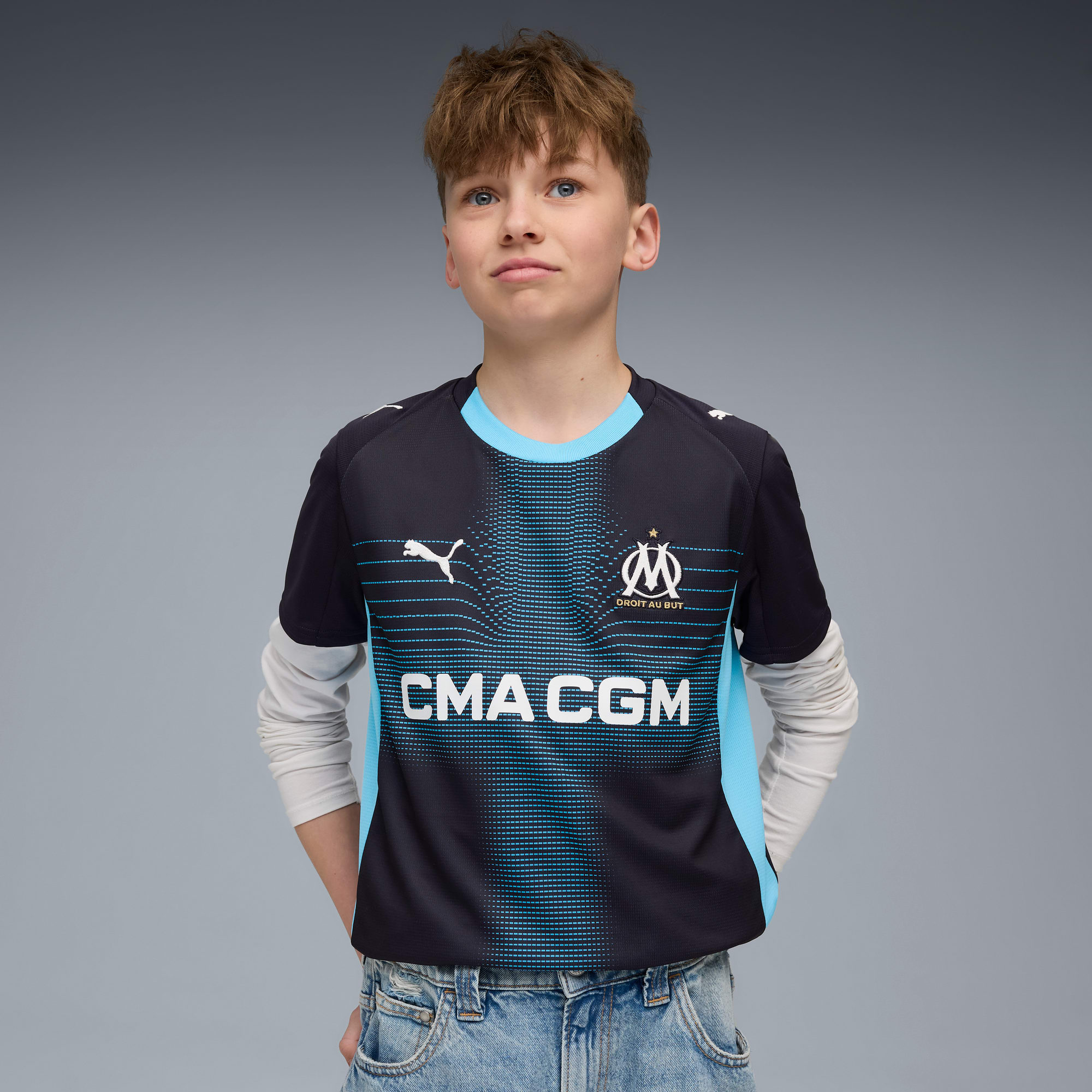 Maillot officiel Olympique de Marseille exterieur 2025-2026 bleu marine et bleu lumineux Puma - photo portée