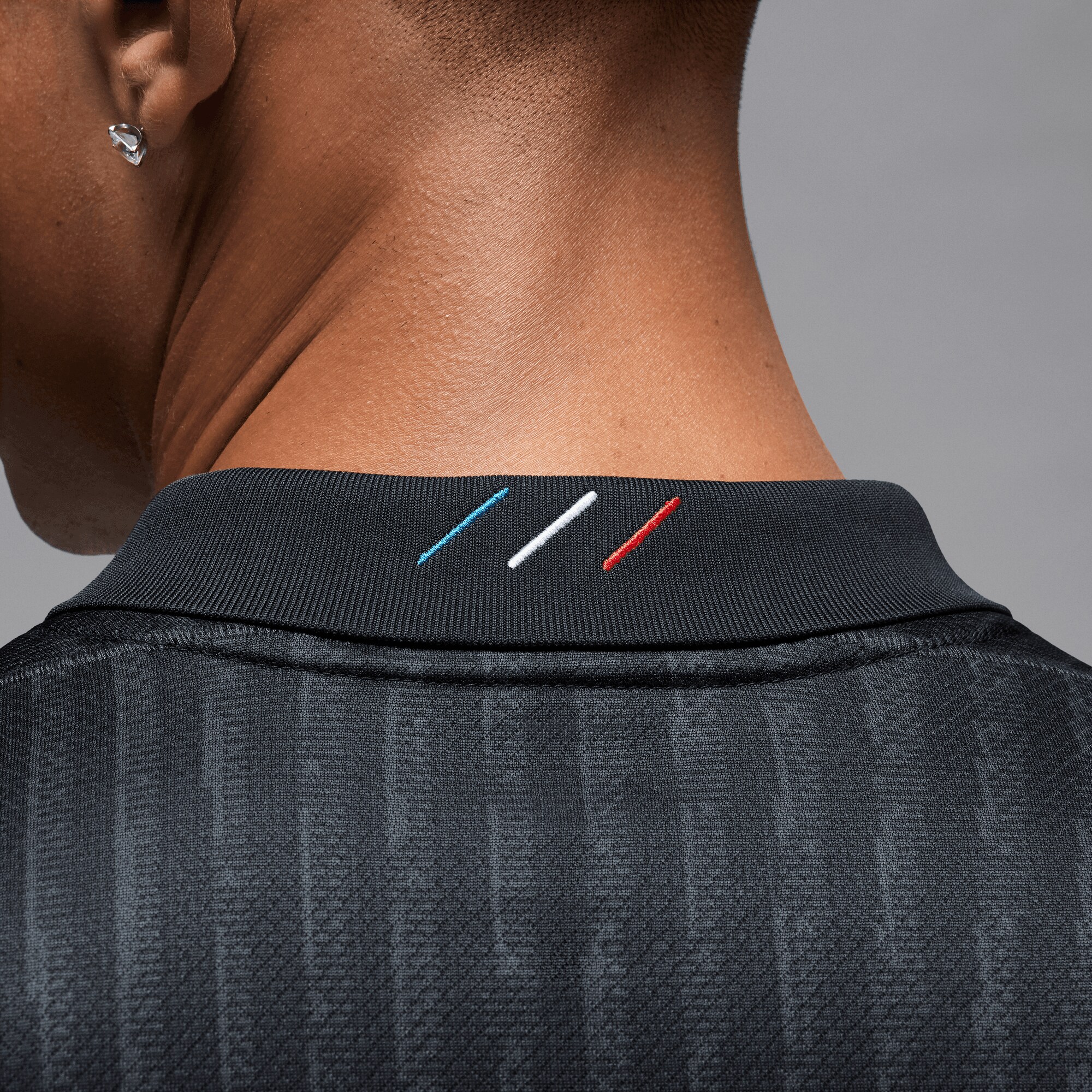 Maillot officiel Paris Saint-Germain fourth 2025-2026 gris et noir Jordan - détail