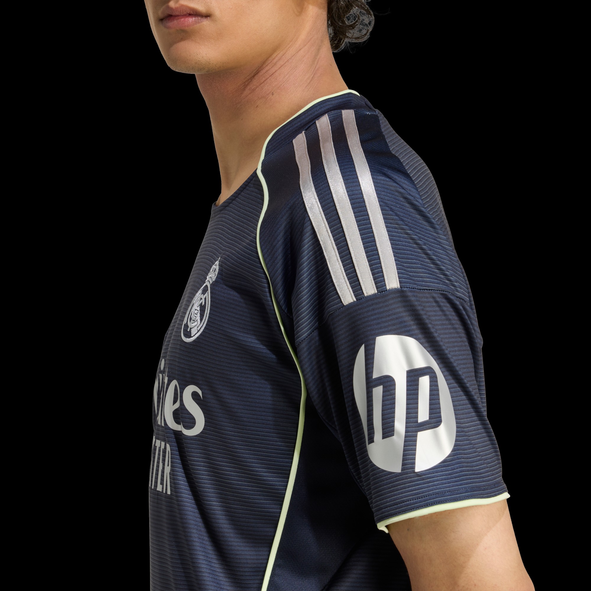 Maillot officiel Real Madrid exterieur 2025-2026 noir et orange Adidas - détail