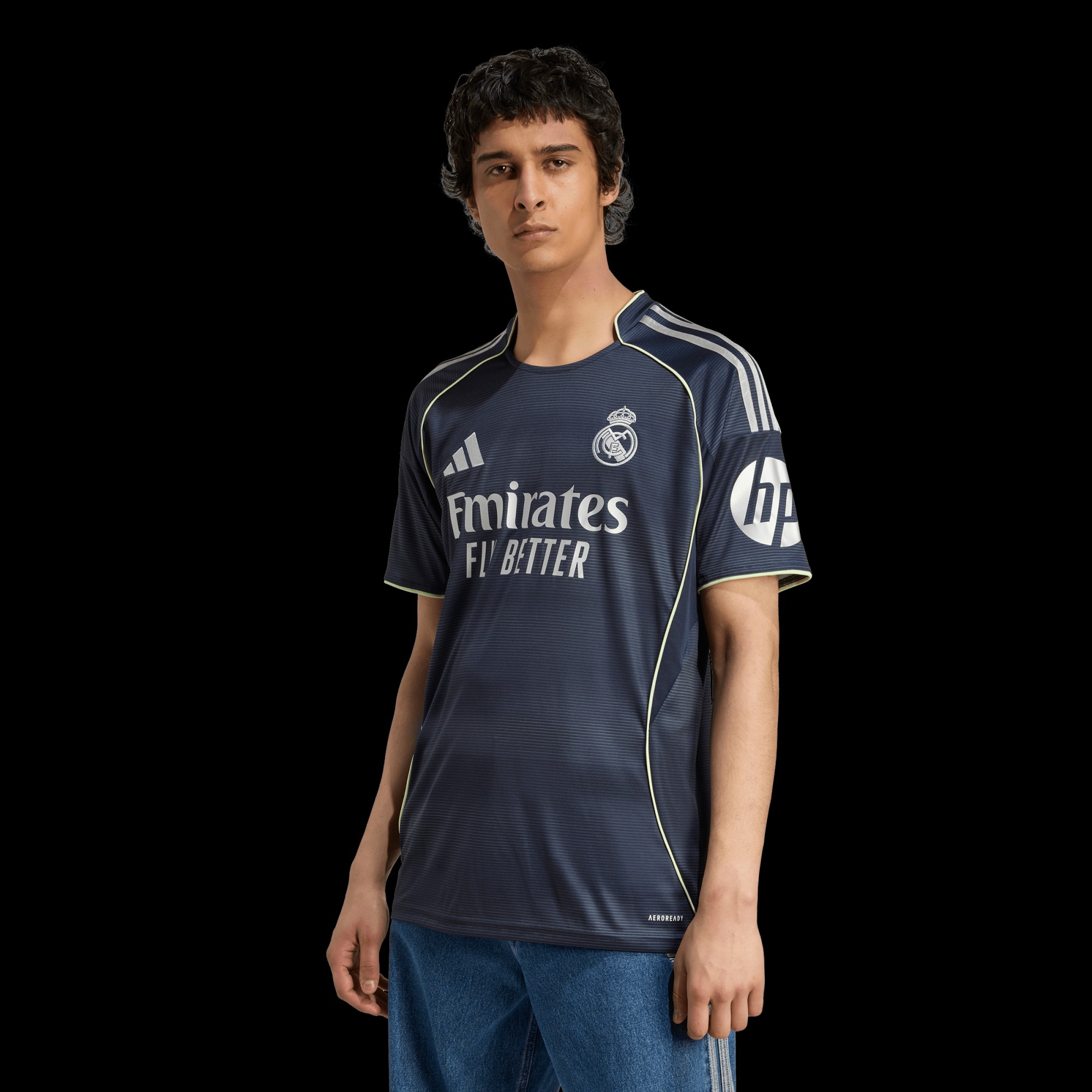 Maillot officiel Real Madrid exterieur 2025-2026 noir et orange Adidas - photo portée